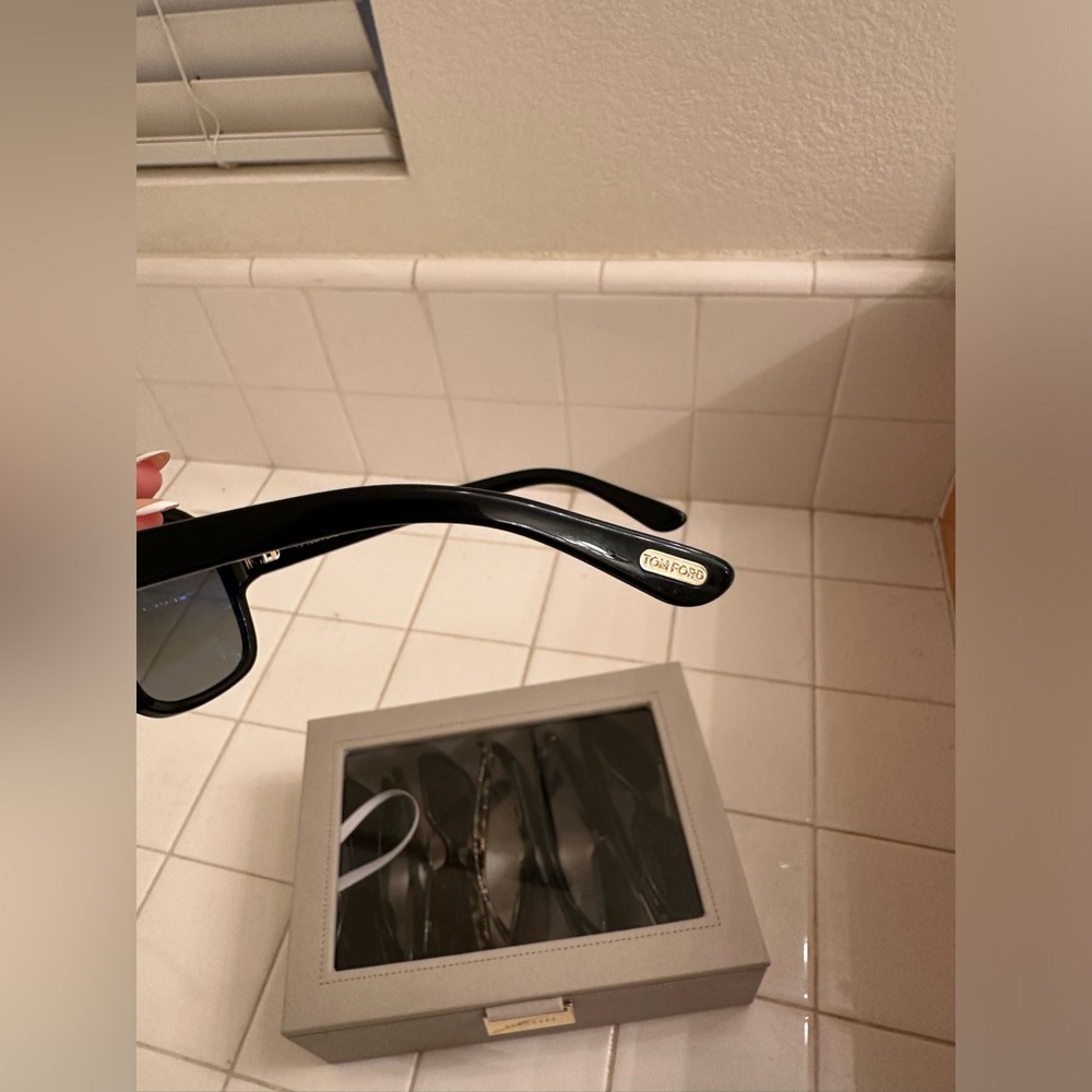 Tom Ford Hanley Sunglasses - Picture 6 of 9